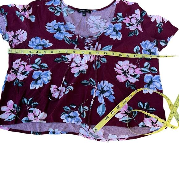 KENDALL & KYLEE women’s size L short sleeve V-neck top - Picture 4 of 8